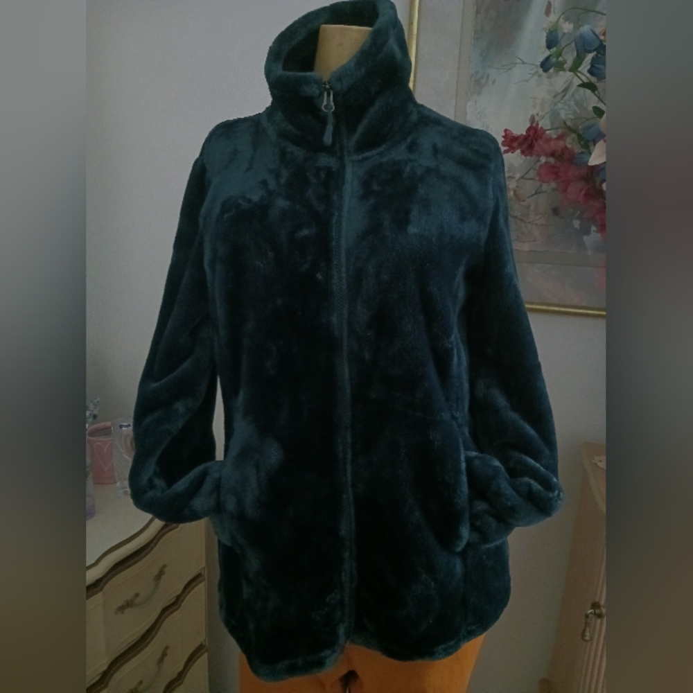 EUC 32 Degrees Heat Royal Blue Faux Fur Size M